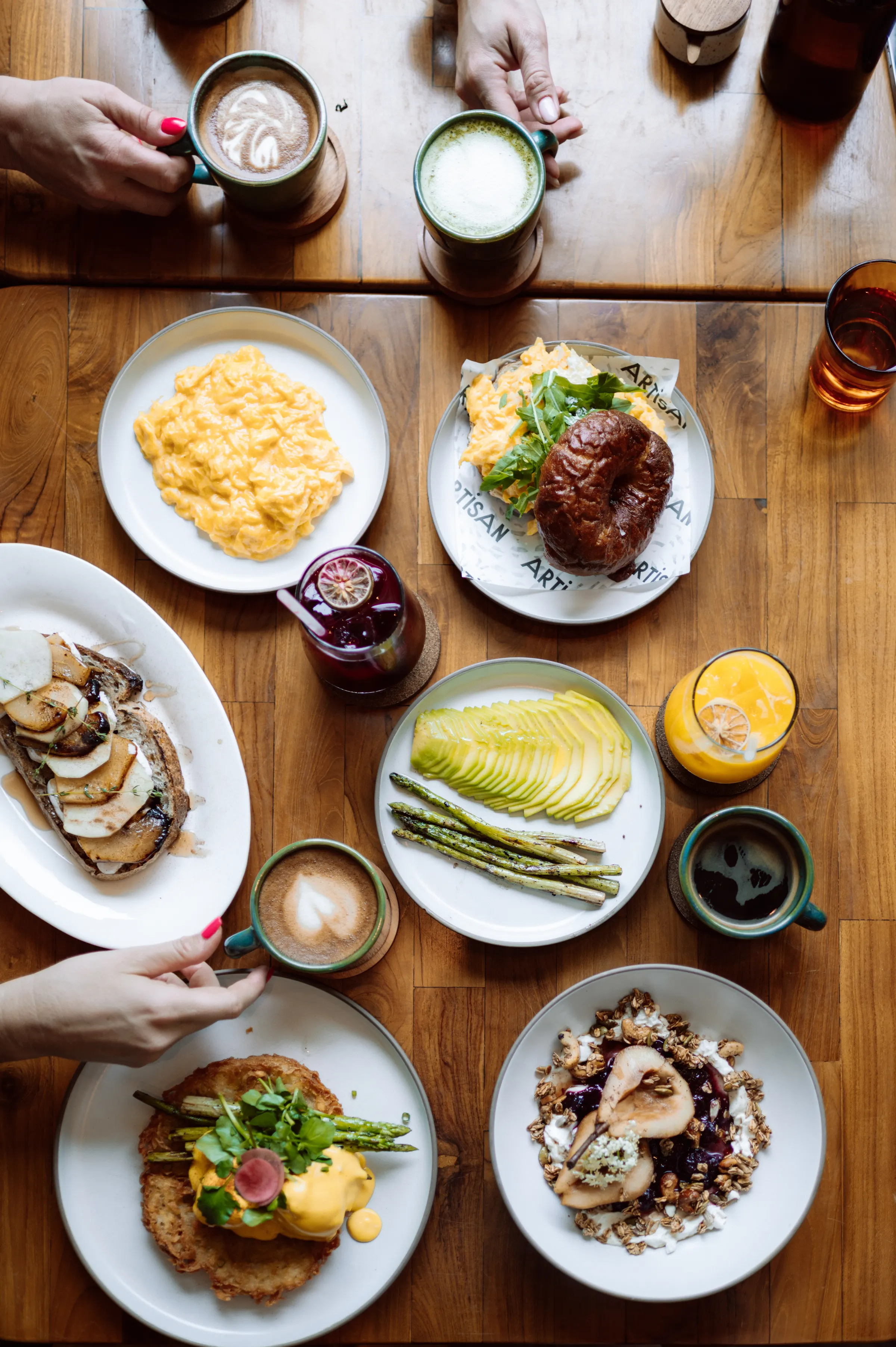 Gedeckter Tisch beim Community-Brunch